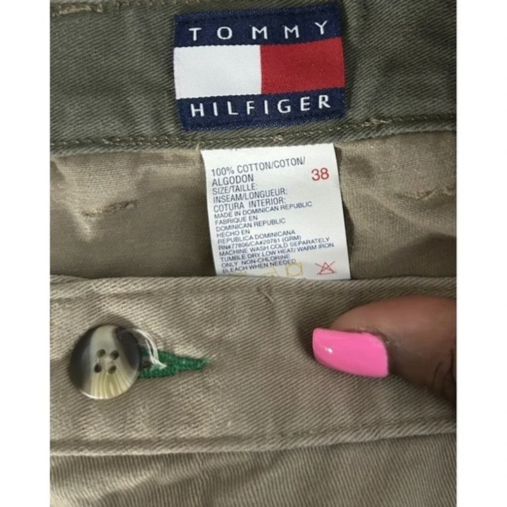 Tommy Hilfiger Men Size 38 Khaki Pleated Logo Embroidered Chino Shorts Loose Fit